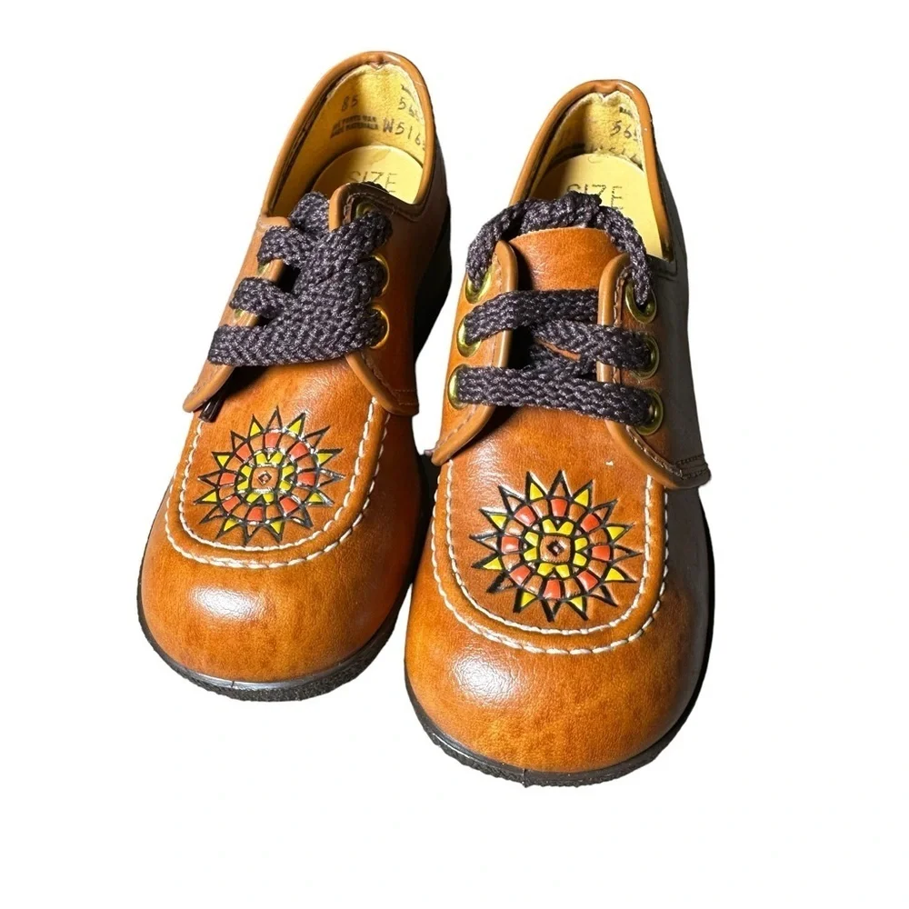 Robinson Crusoe Vintage Toddler Leather Dress Shoes Medallion Etch Size 8.5